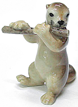 MB014 Otter with Flute (Image1)