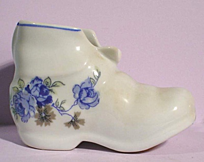 Colonial Leart Porcelain Brazil Shoe Ashtray (Image1)