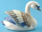 Click here to enlarge image and see more about item a06629: Goebel Miniature Swan