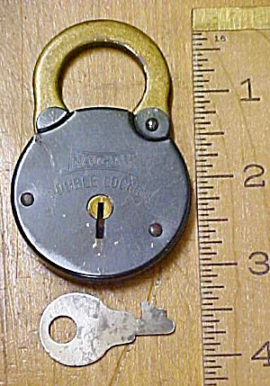 Eagle Padlock Double Locking w/ Key (Image1)