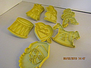 Vintage Stanley Home Yellow Plastic Cookie Cutter Set (Image1)