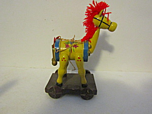 Vintage Tan Christmas Platform Flower Drum Horse (Image1)