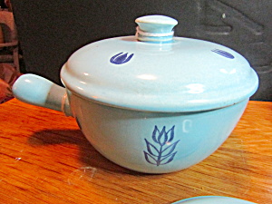 Vintage Cronin Pottery Blue Tulip French Cassorole Dish (Image1)