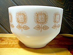 Federal Glass Tan Sunflower Batter Bowl (Image1)