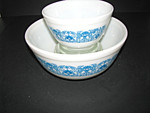 Vintage Pyrex Blue Horizon 401,403 Nesting Bowls (Image1)