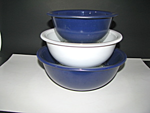 Vintage Pyrex Blue and White Nesting Bowl Set  (Image1)