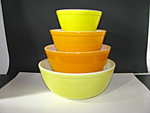 Vintage Pyrex Daisy Nesting Bowls Set  (Image1)