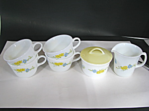 Vintage Pyrex Flirtation Creamer and Sugar and 4 Cups (Image1)