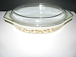 Vintage Pyrex Golden Acorn Oval 1.5qt Casserole Dish (Image1)