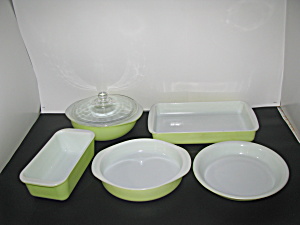 Vintage Pyrex Lime Green Bakeware 6-piece Set (Image1)