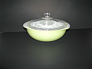 Vintage Pyrex Lime Green 024 2qt Casserole Dish (Image1)