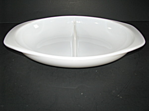 Vintage Pyrex 1063 1.5qt Opal White Divided Dish (Image1)