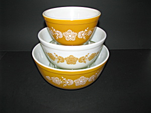 Vintage Pyrex Butterfly Gold Nesting Bowls   (Image1)