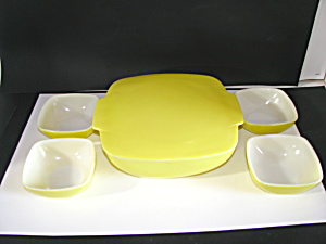 Vintage Pyrex Yellow Hostess Set 025 dish/Lid 410 Bowls (Image1)