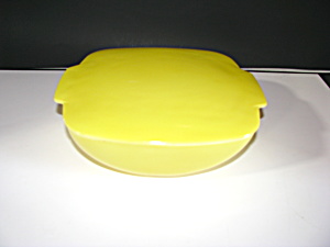 Vintage Pyrex 1949 Yellow Hostess Dish 015 dish/Lid  (Image1)