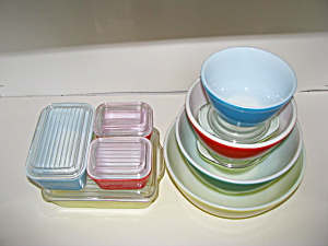 Pyrex 12 Piece Primary Color Bowls-Refrigerator Sets (Image1)