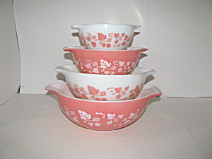Vintage Pyrex Pink and White Gooseberry Bowl Set (Image1)