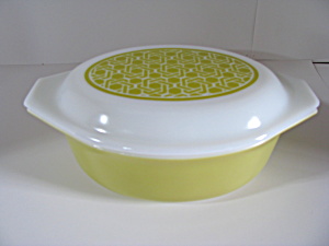 Pyrex Promotional Wicker Weave Oval Casserole Dish (Image1)