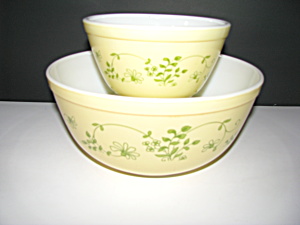 Vintage Pyrex Shenandoah 401,403 Nesting Bowls (Image1)