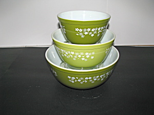 Vintage Pyrex Spring Blossom 3-Piece Bowl Set  (Image1)