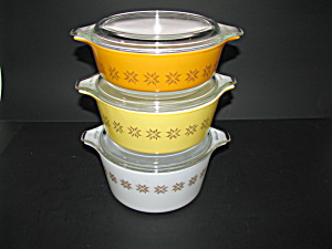 Vintage Pyrex Town and Country 471,472,473 Dish Set (Image1)