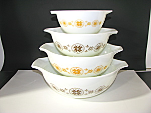 Vintage Pyrex Set of Town and Country Cinderella Bowls  (Image1)