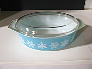 Vintage Pyrex Turquoise White Snowflake 045 2.5qt Dish (Image1)