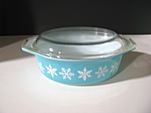 Vintage Pyrex Turquoise White Snowflake 043 1.5qt Dish (Image1)