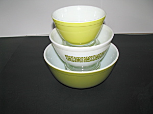 Vintage Pyrex Verde Bowls  (Image1)