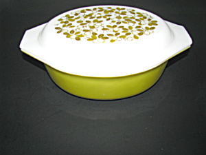 Vintage Pyrex 1.5qt Verde Casserole Dish with Lid (Image1)