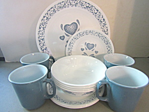 Corelle Blue Hearts Dinnerware 16-Piece Set (Image1)