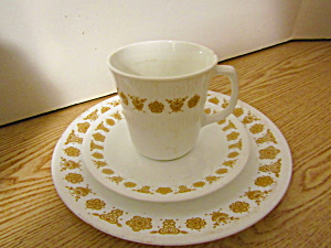 Vintage Corelle Butterfly Gold Luncheon/Tea Set 2 (Image1)