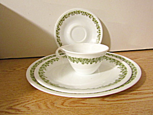 Vintage Corelle  Spring Blossom Green Place Setting (Image1)