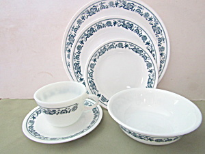 Corelle Old Town Blue Dinnerware Set Pyrex Cup (Image1)