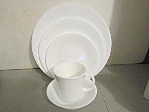 Vintage Corelle Winter White Dinnerware 5-Piece Set (Image1)