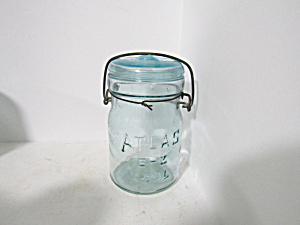 Vintage  Atlas E-Z Seal Aqual Pint Wire Bail Fruit Jar  (Image1)