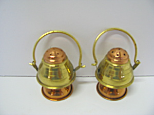 Vintage Brass/Copper look Lantern Salt & Pepper Shakers (Image1)