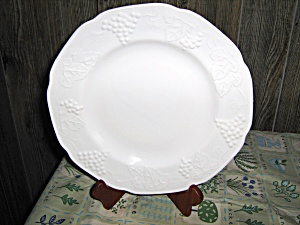 Colony Harvert Milk Glass Dinner Plate (Image1)