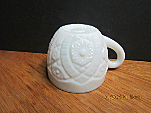 Vintage McKee Concord Milk Glass Punch Cup (Image1)
