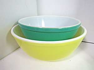 Vintage Pyrex Solid Color Stacking Two Bowl Set