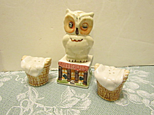  Vintage Ceramic Owl&Basket Salt & Pepper Shakers  (Image1)