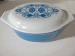 Click to view larger image of Vintage Pyrex Blue Horizon 043 1.5qt Dish with Lid (Image1)