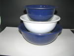 Click to view larger image of Vintage Pyrex Blue and White Nesting Bowl Set  (Image1)