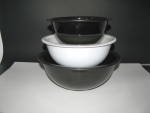 Click to view larger image of Vintage Pyrex Black and White Nesting Bowl Set  (Image1)