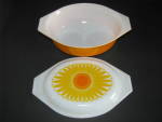 Click to view larger image of Vintage Pyrex Orange Daisy 043 1.5qt Casserole Dish (Image2)