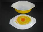Click to view larger image of Vintage Pyrex Yellow Daisy 043 1.5qt Casserole (Image2)