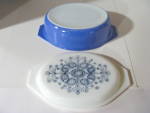 Click to view larger image of Vintage Pyrex Promo Blue Doily 045 2.5qt Dish  (Image3)