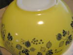 Click to view larger image of Vintage Pyrex Black,Yellow,White Gooseberry Bowls   (Image4)