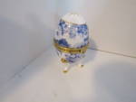 Click here to enlarge image and see more about item vgtbox6h: Vintage Max At Home White Blue Trinket Box Egg
