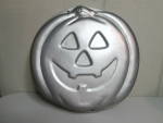 Click here to enlarge image and see more about item vhdaycp14e: Wilton Vintage Jack-O-Lantern Cake Pan